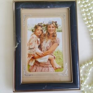 Frame Standing Hanging Silver Tone Gray Marbled Detail Feminine Romantic